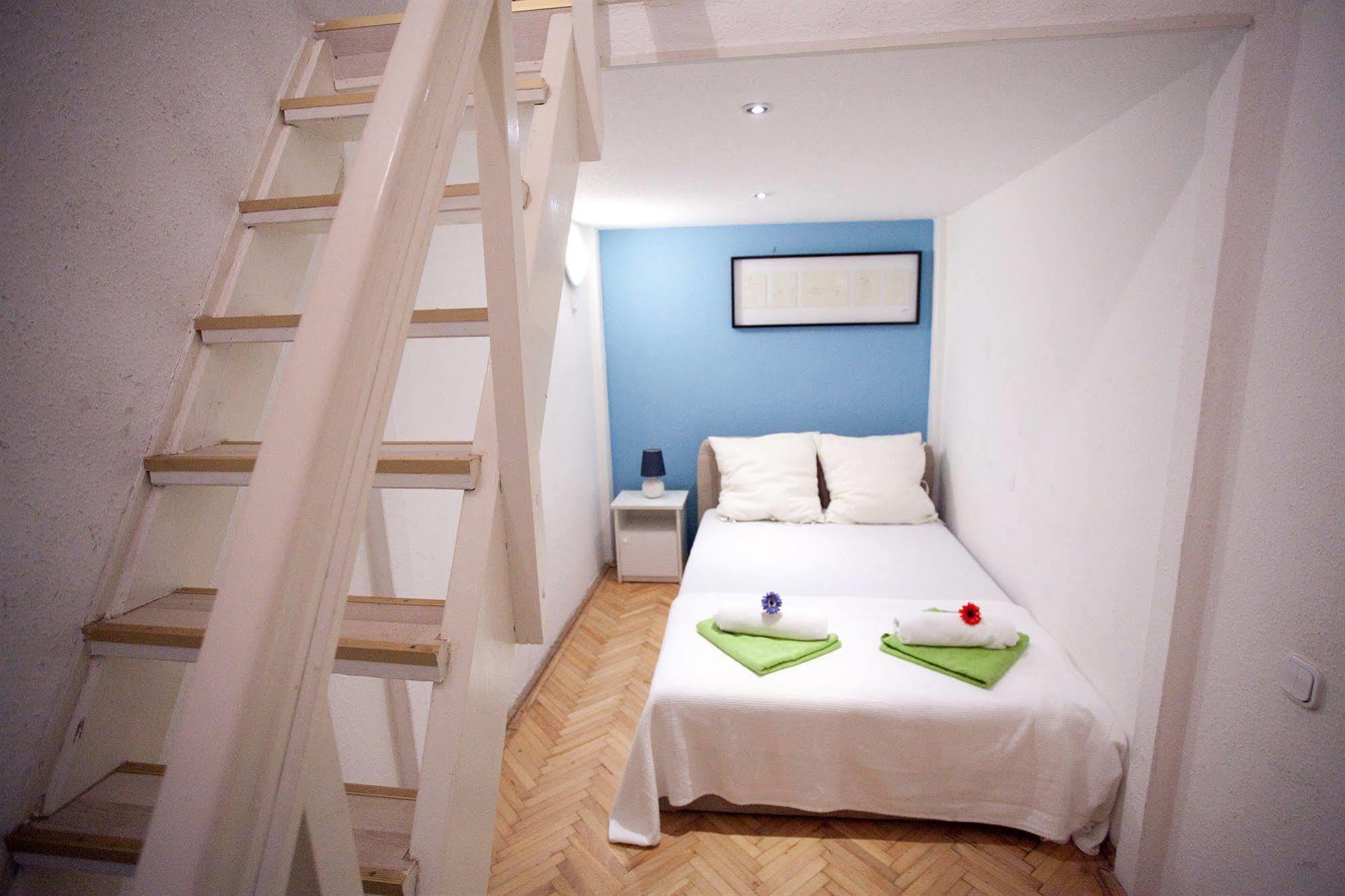 Budapest Easy Flat Opera Bagian luar foto